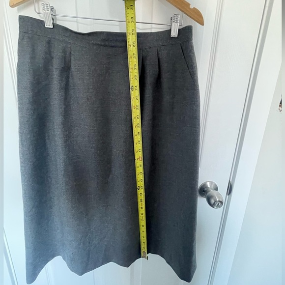 Vintage Gray100% Wool midi Skirt - Picture 9 of 10